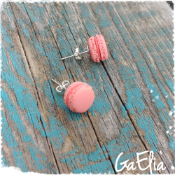 Puces d'oreilles mini macarons corail fimo - Bijou coloré gourmand