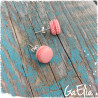 Puces d'oreilles mini macarons corail fimo - Bijou coloré gourmand