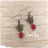 Boucles d'oreilles papillons en métal bronze et perles de verre rouge