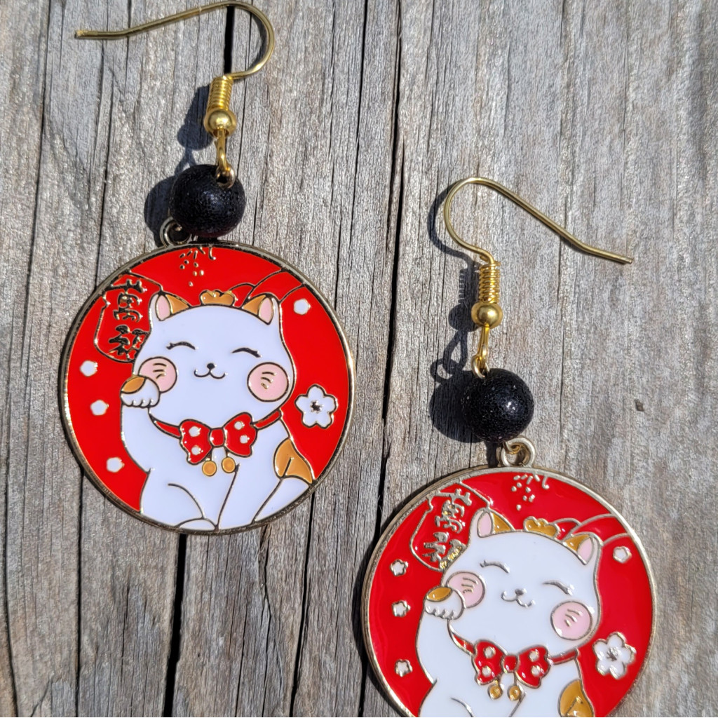 Boucles d'Oreilles "Maneki-Neko" en Émail Rouge