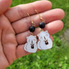 Boucles d'oreilles bijou chat avec perle noire en argile polymère