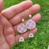 Boucles d'oreilles Sakura dorées avec pendentif lettre d'amour - Bijoux élégants et raffinés