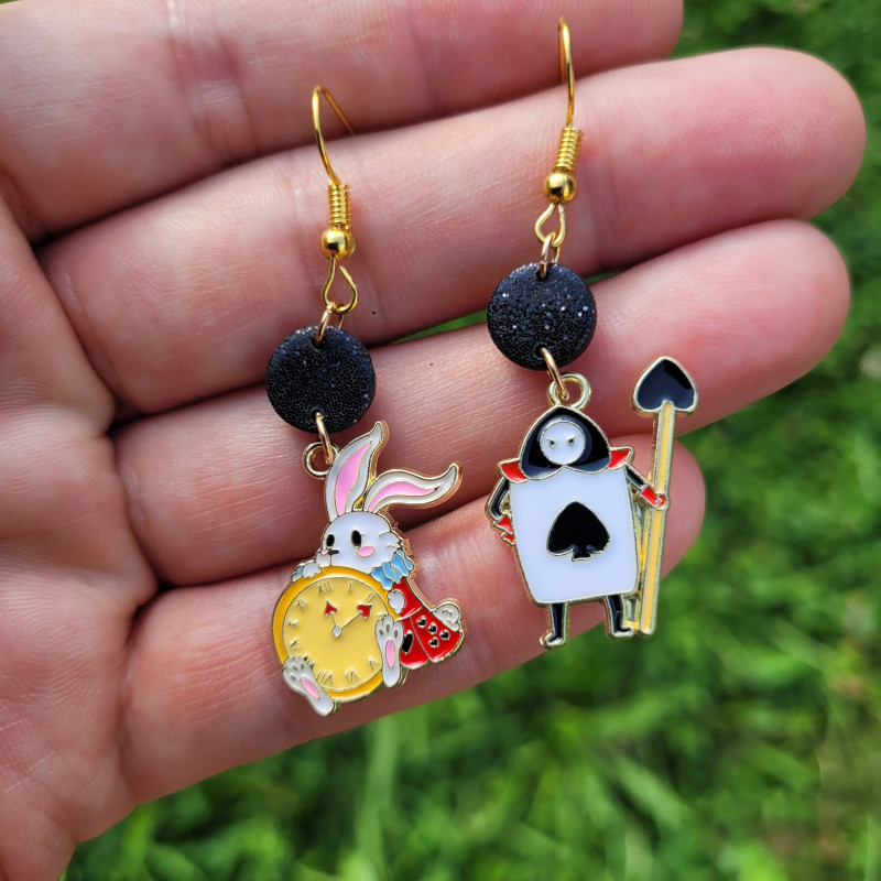 Boucles D'oreilles LOLILOTA Alice Au Pays Des Merveilles – Lapin – émaux Multicolores