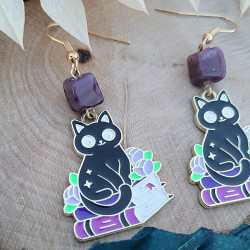 Boucles d'oreilles chat noir mystique et livres avec perle en verre violet