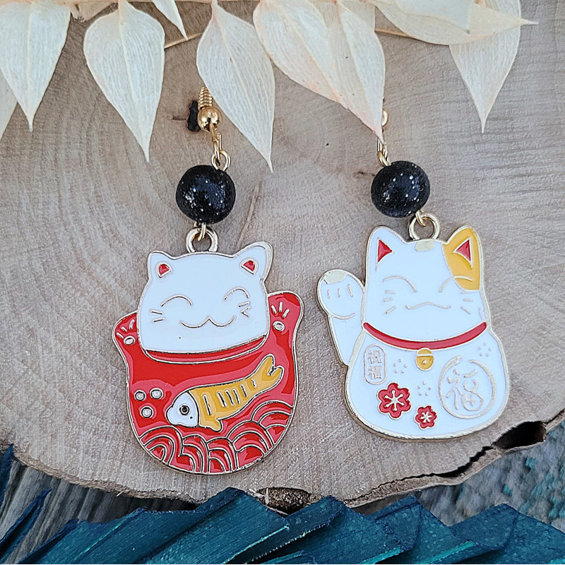 Boucles d'oreilles Maneki Neko avec perle en argile polymère  | GaElia