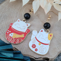 Boucles d'oreilles Maneki Neko avec perle en argile polymère  | GaElia