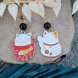 Boucles d'oreilles Maneki Neko avec perle en argile polymère  | GaElia