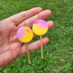 Boucles d'oreilles argile polymère et laiton - Rose & jaune éclatant