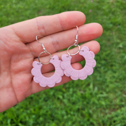 Boucles d’Oreilles Fleur Rose Bonbon en Argile Polymère