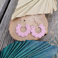 Boucles d’Oreilles Fleur Rose Bonbon en Argile Polymère