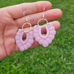 Boucles d’Oreilles Style Macramé en Argile Rose et Argenté