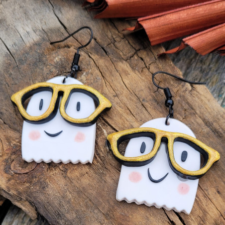 Boucles d’oreilles Petit Fantôme Geek avec lunettes jaunes en argile polymère, fait main et originales.