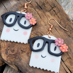 Boucles d’Oreilles Petit Fantôme Geek en Argile Polymère – Bijoux Uniques