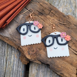 Boucles d’Oreilles Petit Fantôme Geek en Argile Polymère – Bijoux Uniques