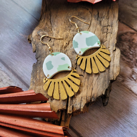 Boucles chic vert sauge | Éventail en laiton raffiné