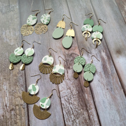 Boucles sauge raffinées  | Style épuré et laiton doré martelé