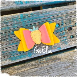 Barrette crocodile en simili cuir jaune moutarde, Corail et une petite carotte -  Création GaElia