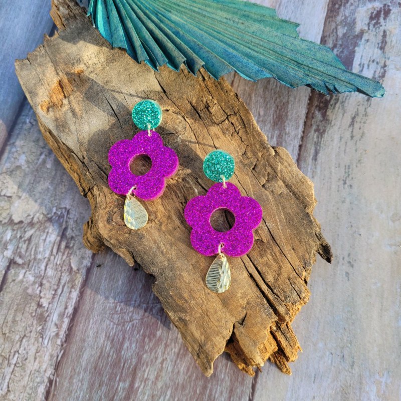 Petites fleurs fuchsia & bleu canard pailleté avec breloque en laiton.