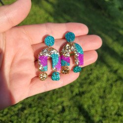 Bijoux Asymétriques en Résine – Boucles Géométriques Colorées