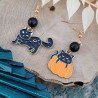 Boucles d'oreilles dépareillées "Chat noir mystique et Citrouille" avec perles en Fimo pailletée de GaElia