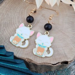 Boucles d'oreilles "Petit chat avec son Bubble Tea" et perles en argile polymère Fimo de GaElia.