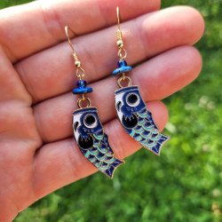 Boucles d'Oreilles en Émail Bleu et Or avec Perles Artisanales