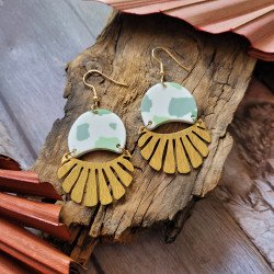 Boucles d’oreilles éventail doré et terrazzo sauge