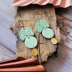Boucles chic sauge pastel | Pampille en laiton, Demoiselle d 'honneur, Baptême