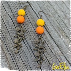 Boucles d'oreilles sphères jaunes et orange, fleurs en bronze