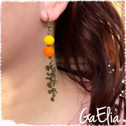 Boucles d'oreilles sphères jaunes et orange, fleurs en bronze